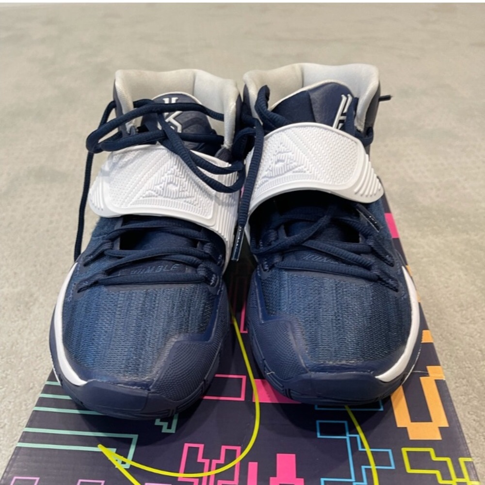 Nike Kyrie 6’s Navy blue and white. Size 8,Comes with box